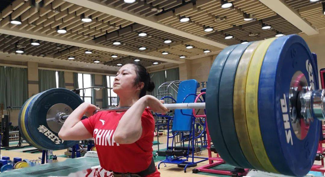 女子举重冠军跳水冠军是谁_举重运动员跳水_冠军跳水举重女子是哪个队的