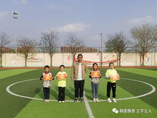 广播体操简报_体操广播简讯小学生视频_小学生广播体操简讯